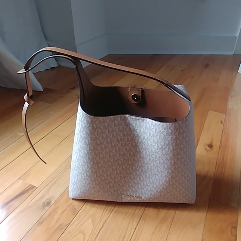 Michael Kors Logo Shoulder Bag